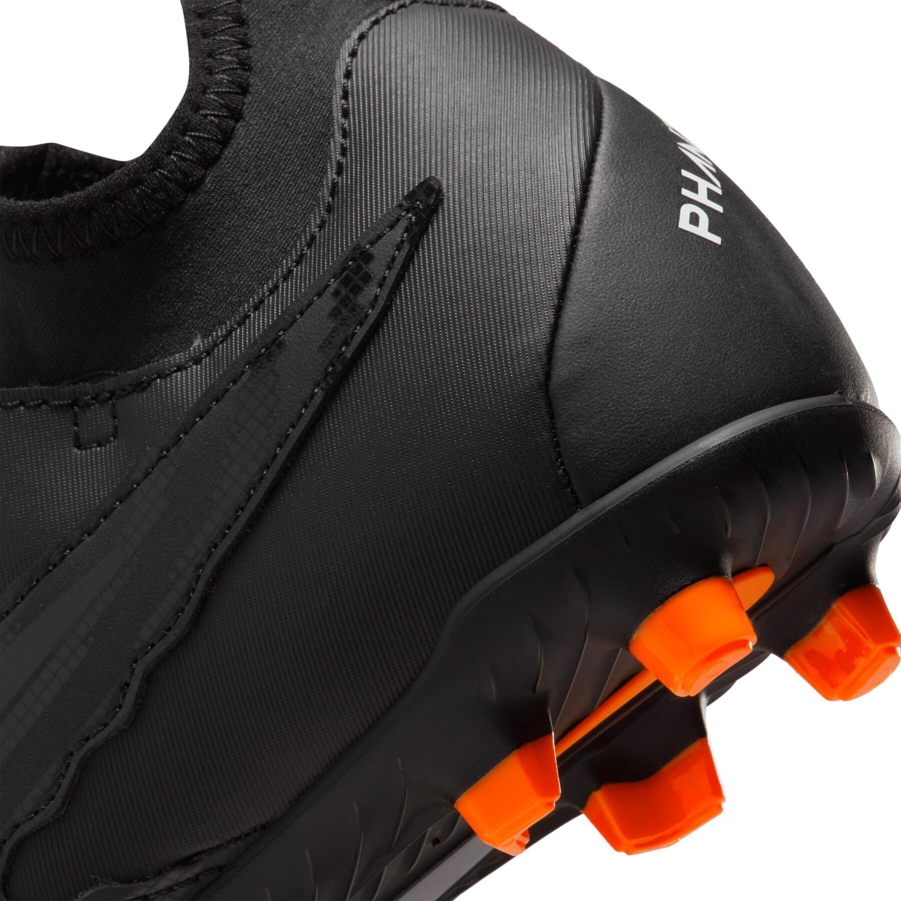 Children's soccer shoes Nike Phantom GX Club Dynamic Fit MG - Black Pack